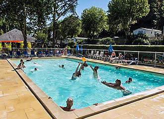 Camping Les Nobis swimming pool