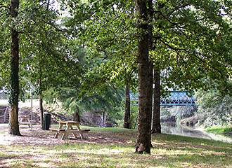 Camping du Cosson picnic area