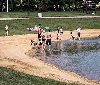 Camping Loir les Grands Pres beach