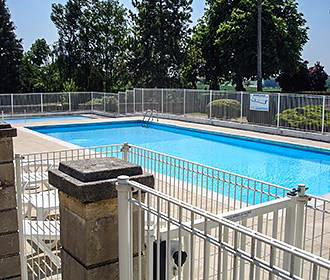 Chateau de la Rolandiere Campsite swimming pool