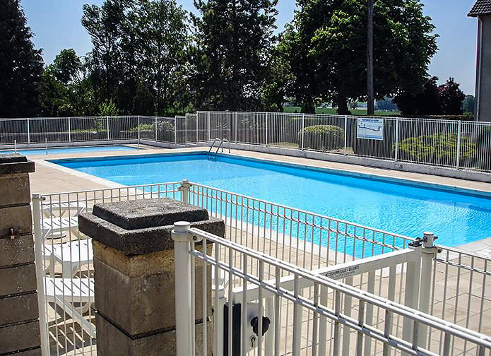 Chateau de la Rolandiere swimming pool