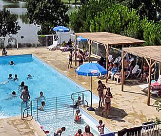 Les Coteaux du Lac Campsite swimming pool