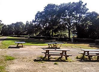 Camping du Pont Vert picnic tables