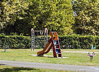 Camping du Port d’Arciat playground