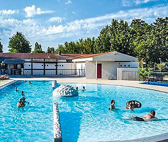 Camping Municipal de Macon swimming pool