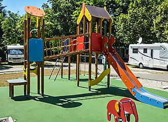 Camping de Besancon playground