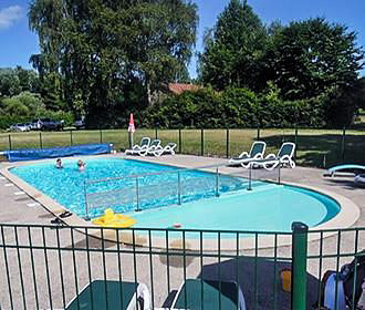 Camping Domaine Les Ballastieres swimming pool