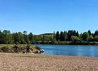 Camping Domaine Les Ballastieres lake