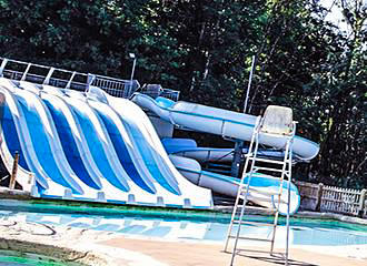 Camping du Val de Bonnal water slides