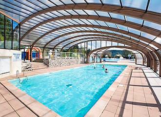 Camping Jura La Pergola covered pool