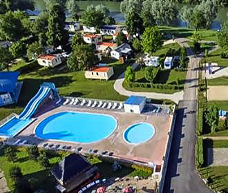 Camping les Bords de Loue swimming complex