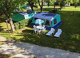 Camping les Bords de Loue pitches