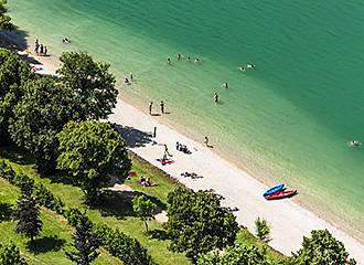 Domaine de Chalain Campsite beach