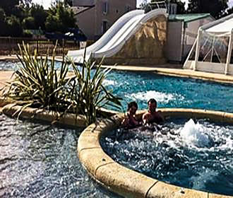 Camping le Riveau swimming pool