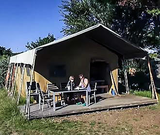 Camping Les Baleines tent rental