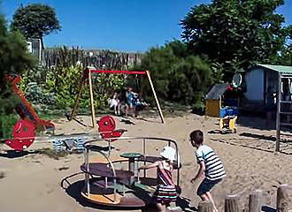 Camping Les Baleines playground