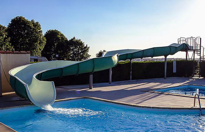 Camping le Futuriste swimming pool