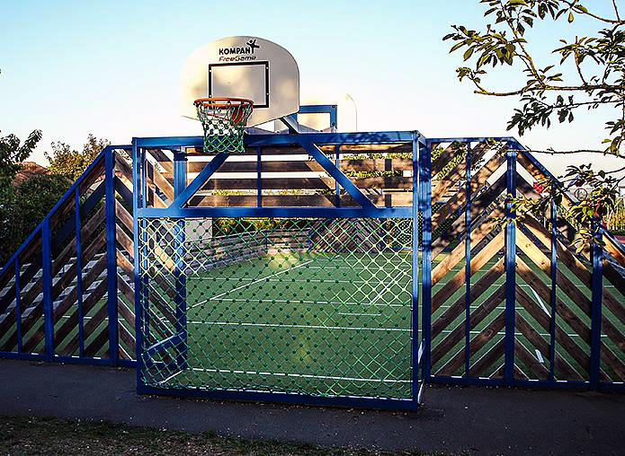 Camping le Futuriste sports court