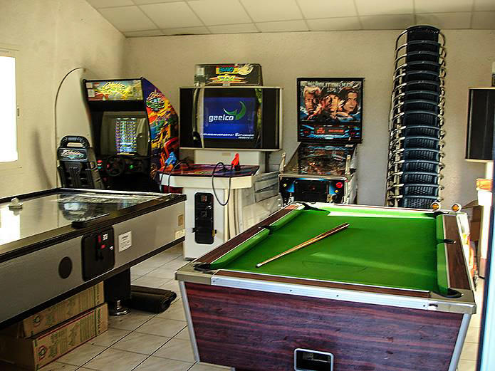 Camping le Futuriste games room