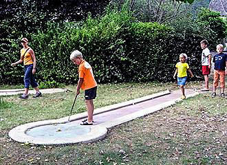 Au Soleil d'Oc Campsite crazy golf