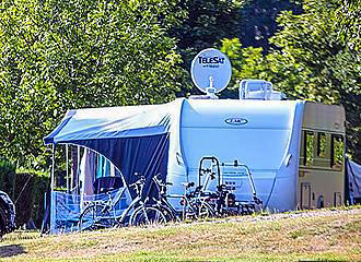 Camping du Chateau de Poinsouze caravan pitches