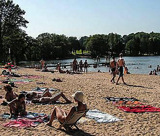 Camping du Lac de Bournazel beach