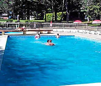 Camping le Vianon swimming pool