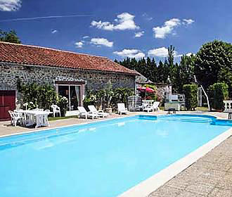 Chateau de Leychoisier swimming pool