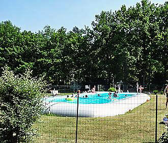 Camping Champ de la Chapelle swimming pool