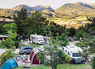 Camping Les Bois du Chatelas pitches