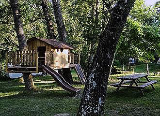 Camping les Cerisiers playground