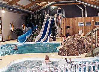 Camping Le Champ Neuf swimming pool