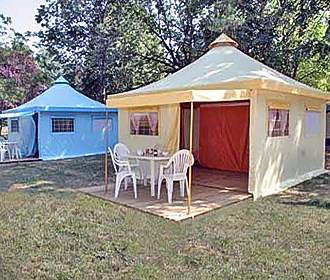 Les Vertes Feuilles Campsite tents