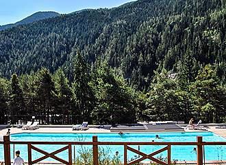 Camping Rioclar swimming pool