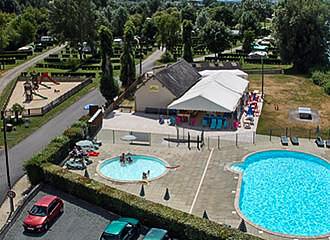 Camping l'Ille des Trois Rois swimming pool