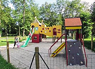Les Etangs Fleuris Campsite playground