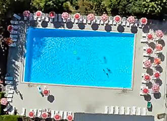 Village Parisien Camp Atlantique swimming pool