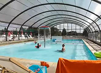 Village Parisien Camp Atlantique indoor pool