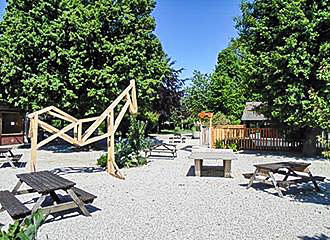 Camping de Troyes picnic tables