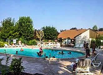 Camping du Tertre swimming pool