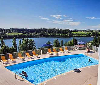 Le Camping du Lac de la Liez swimming pool