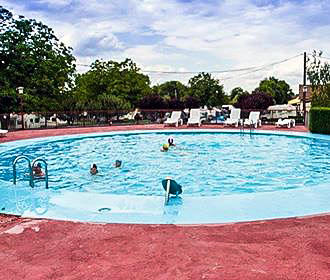 Camping Ferme des Tuileries swimming pool