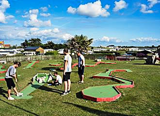 Camping Utah Beach crazy golf