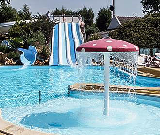 Camping Caravaning Kervilor water slides