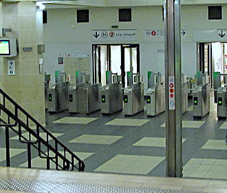 Gare de l'Est Metro turnstiles