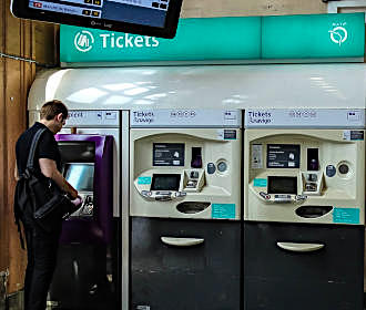 Gare Denfert-Rochereau automatic ticket machines