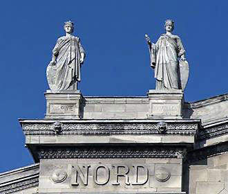 Gare du Nord statues
