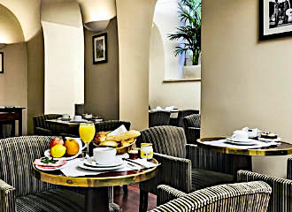 Golden Tulip Washington Opera breakfast tables