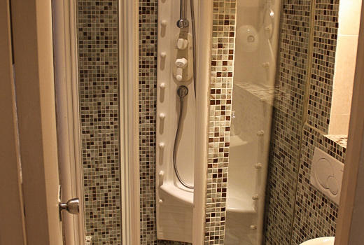 Grand Hotel du Bel Air en suite shower