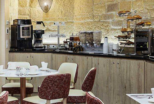 Grand Hotel Saint Michel breakfast bar